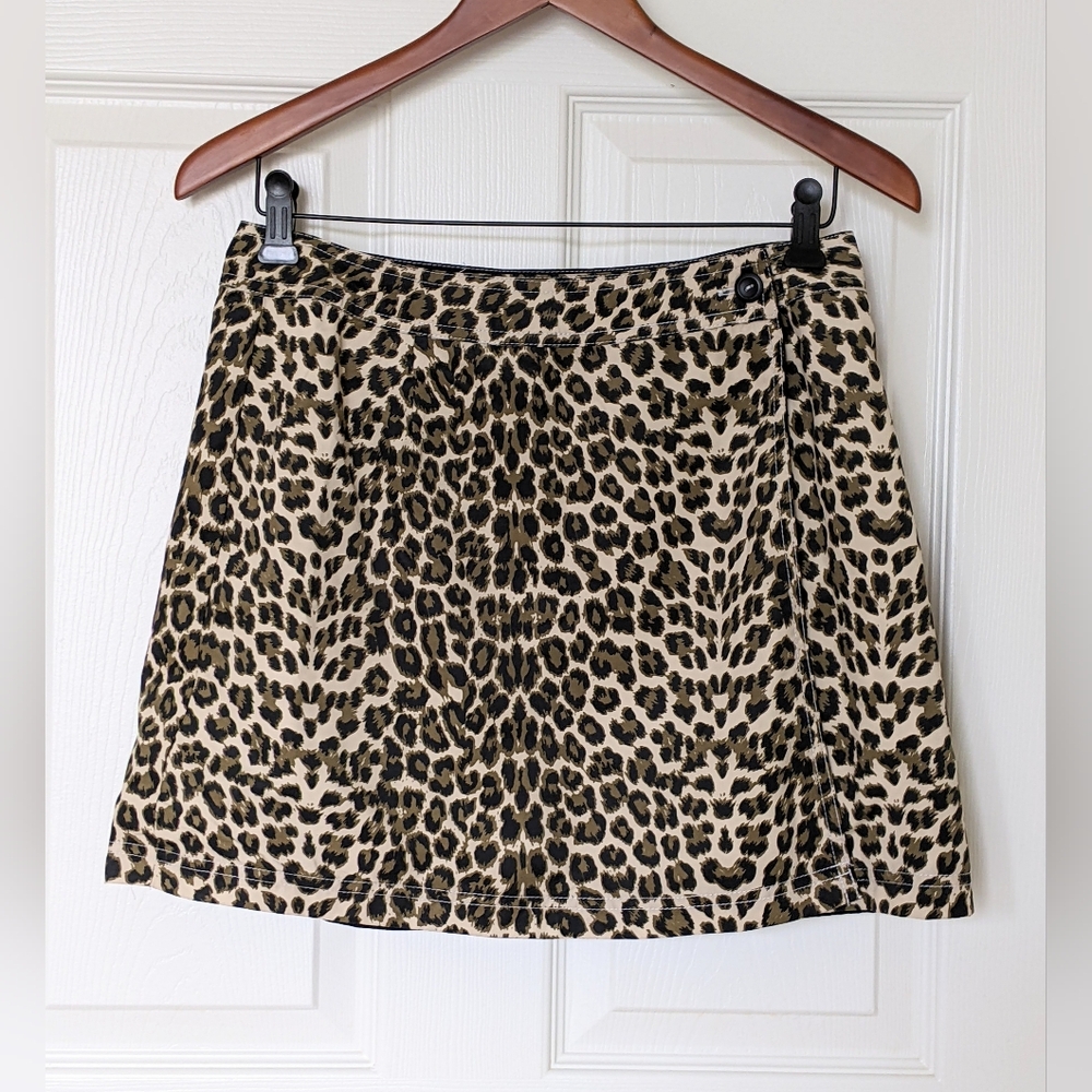 BW SPORT REVERSIBLE LEOPARD PRINT MINI WRAP SKIRT, NWOT